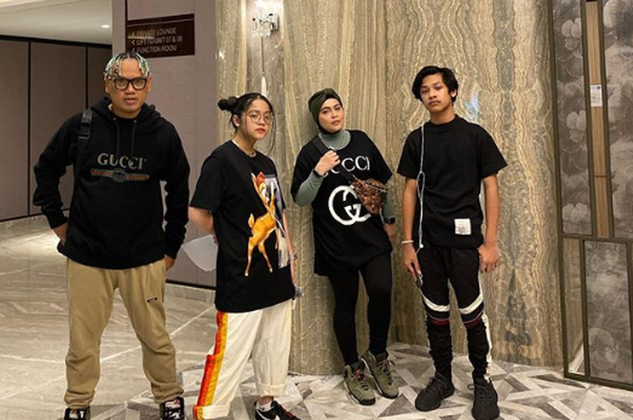 keluarga Uya Kuya
