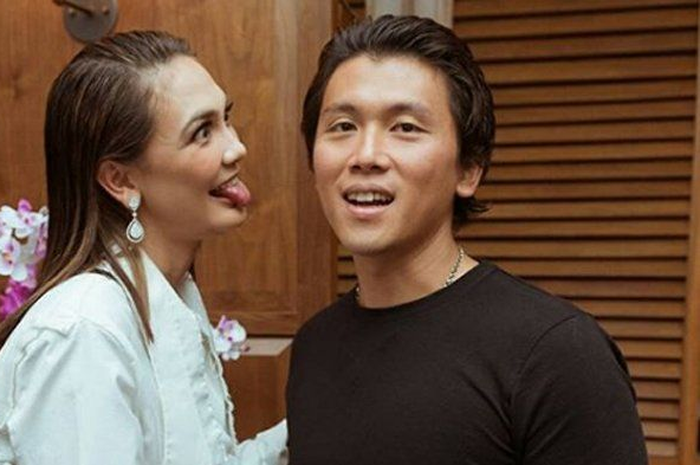 Tetangga bongkar masa lalu Luna Maya, sebut dirinya sudah tinggal bareng Reino Barack selama 2 tahun saat pacaran sebelum mantan kekasihnya nikahi Syahrini