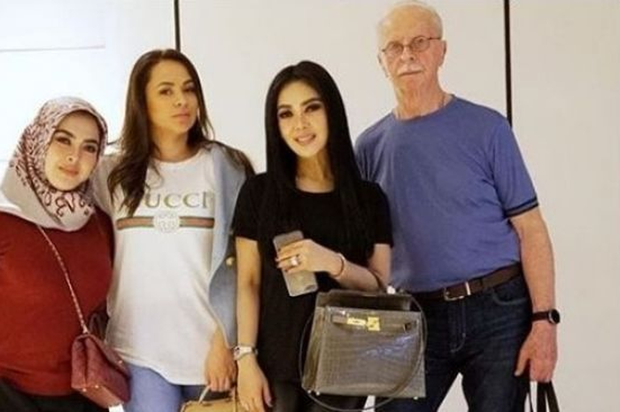 Foto Laurens saat tengah bersama Syahrini