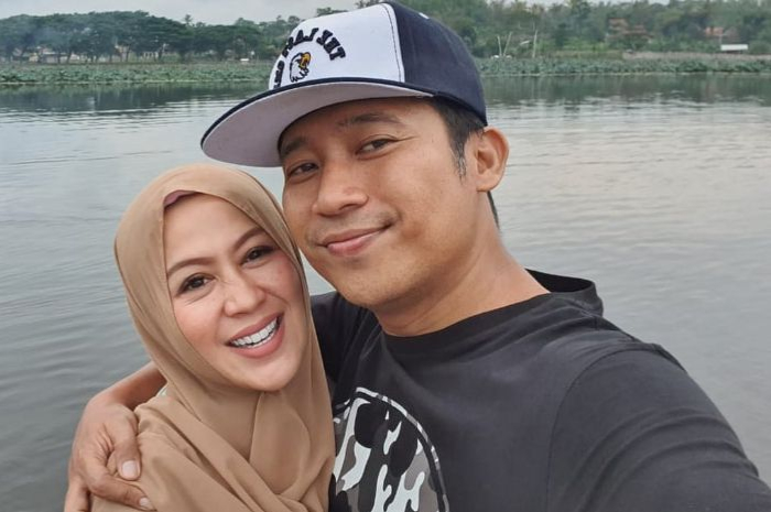 Denny Cagur dan Shanty Widihastuti 