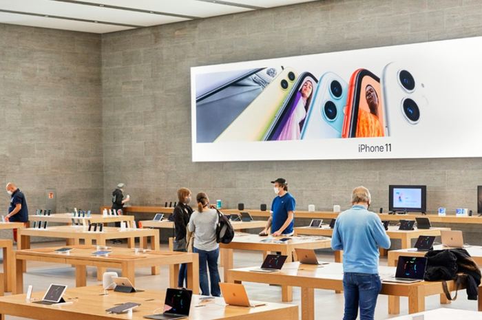 Suasana salah satu Apple Store dalam penerapan protokol kesehatan