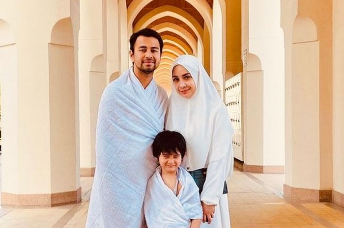 Memilih Hijrah karena Merasa Hatinya Kosong Meski Punya Segalanya, Raffi Ahmad Buktikan Keputusannya Tak Main-main Hingga Membuat Eko Patrio Kagum karena Lakukan Hal ini