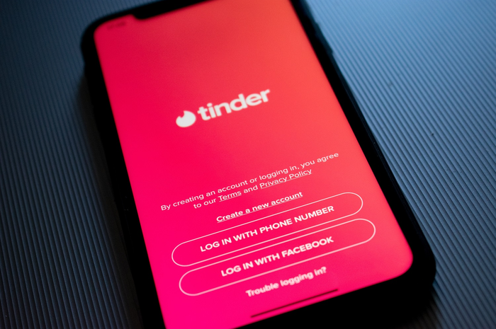 Ilustrasi Aplikasi Tinder