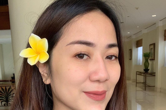 Namanya kian jadi sorotan, Tante Ernie ngaku banyak terima DM nakal dari sejumlah pejabat dan artis, begini tanggapannya!