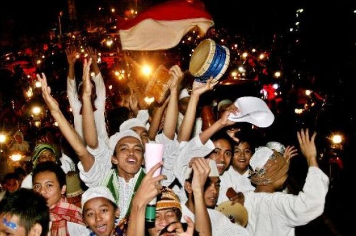 Meriahnya malam takbiran saat belum ada pandemi.