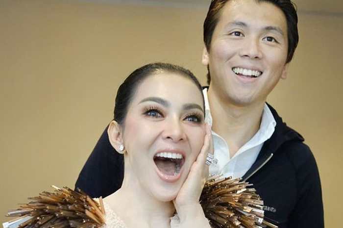 Syahrini dan Reino Barack