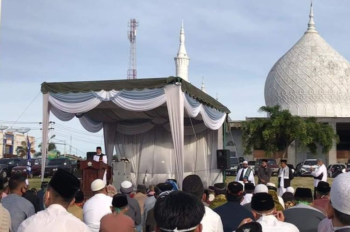 Ilustrasi. Bupati Bener Meriah, Sarkawi, mengundurkan diri saat memberi sambutan usai salat Idul Fitri 1441 H Minggu (24/5/2020)