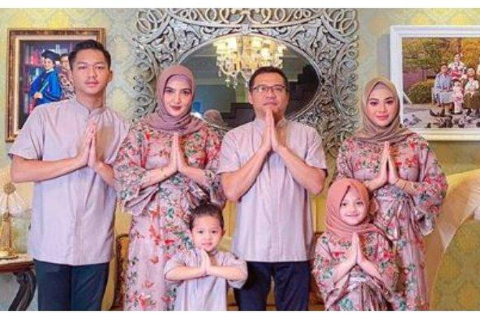 Potret lebaran keluarga Anang Hermansyah, diunggah Minggu (24/5/2020).