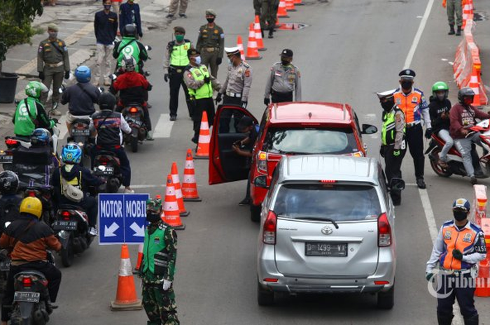 Ilustrasi pengecekan PSBB dan SIKM, pemotor enggak bisa bohong, polisi punya cara buat mengecek keaslian SIKM