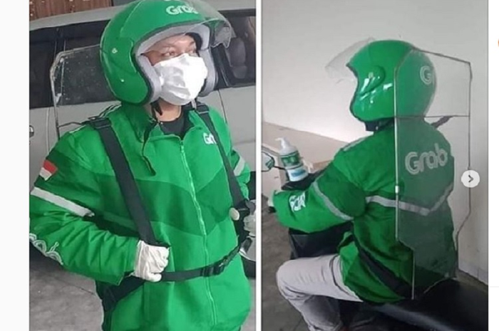 Driver ojol pakai partisi akrilik untuk pembatas driver ojol dan penumpang saat new normal, dijamin aman?