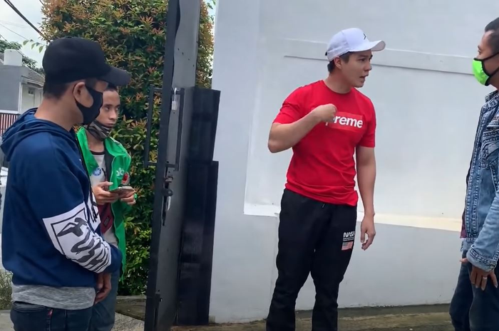 Baim Wong marah ke oknum ojol yang membuntutinya sampai ke rumah.