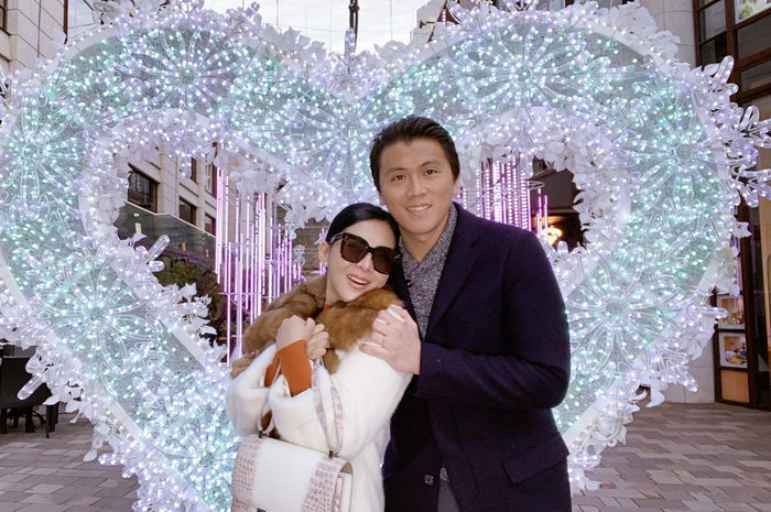 Syahrini dan Reino Barack
