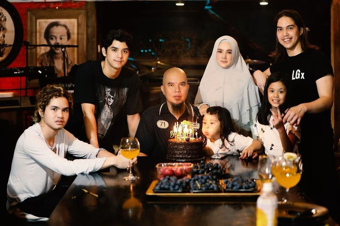 Ahmad Dhani, Mulan Jameela, dan keluarga