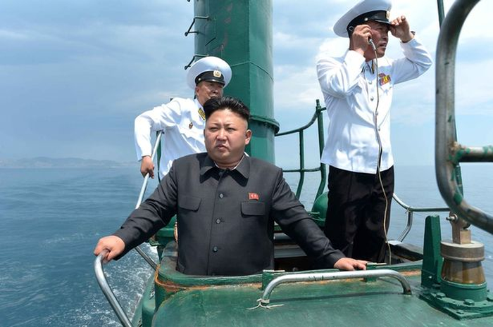 Kim Jong Un di atas kapal selam (2014)