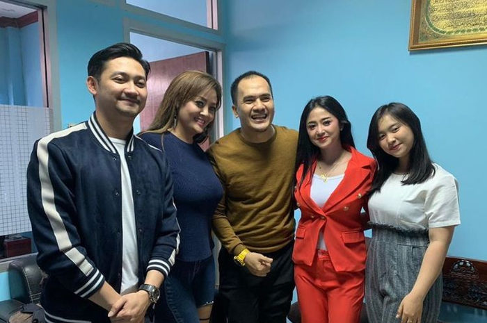 Dewi Perssik dan Suami Barunya, Angga Wijaya, dan Saipul Jamil 