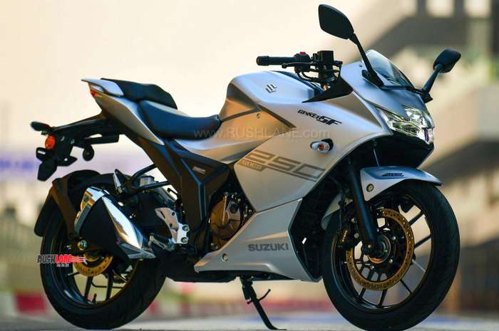 Salah satu saingan Kawasaki Ninja 250, Suzuki Gixxer SF 250 (kiri) sudah resmi dijual, harganya murah banget.
