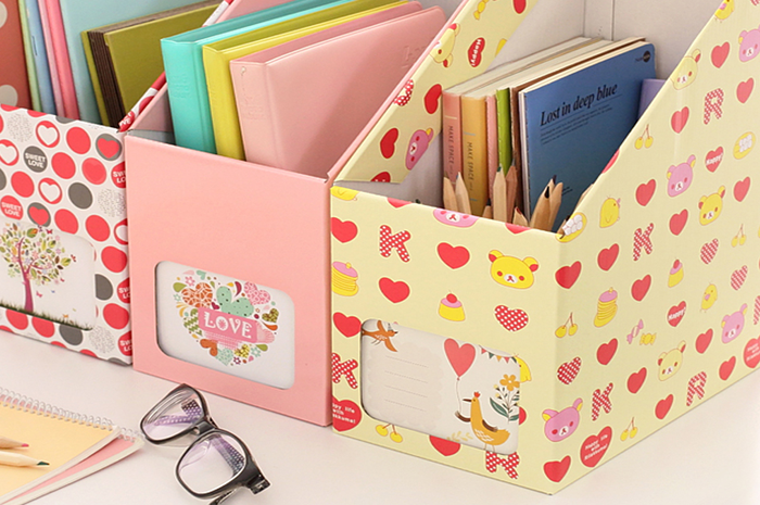 Rak buku DIY dari kardus