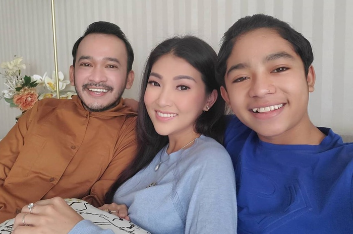 Tanpa ragu Ruben Onsu langsung menuruti permintaan Betrand Peto untuk lakukan hal ini dan minta uang senilai RP 500 ribu