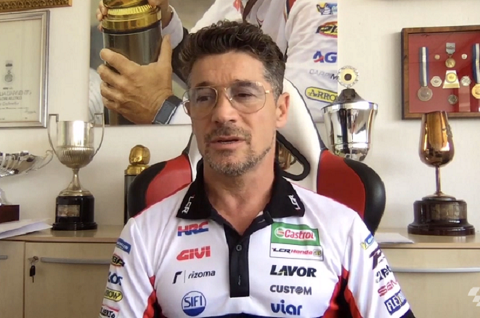  Bos LCR Honda, Lucio Cecchinello ingin memperpanjang kontrak kedua pembalapnya, Cal Crutchlow dan Takaaki Nakagami.