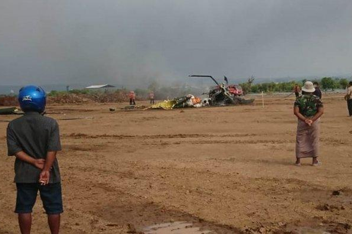Sebuah Helikopter Mi-17 milik Penerbad jatuh di lahan proyek Kawasan Industri Kendal (KiK), Sabtu (6/6/2020) 
