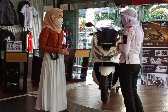 Menuju masa new normal, dealer motor Honda Jakarta Tangerang, PT Wahana Makmur Sejati (WMS) layani konsumen dengan protokol kesehatan yang ketat.
