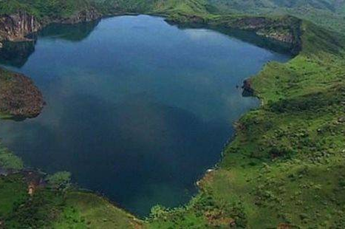 Danau ini juga menyimpan misteri yang sangat mengerikan, perairan biru dan tenang ini merupakan satu dari tempat paling mematikan di dunia.
