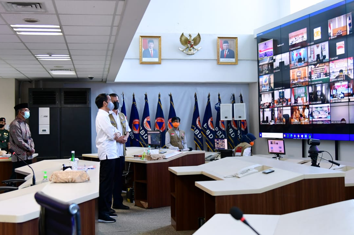 Tinjau Kantor Gugus Tugas Covid-19, Jokowi Ingatkan Tugas Besar Belum Berakhir