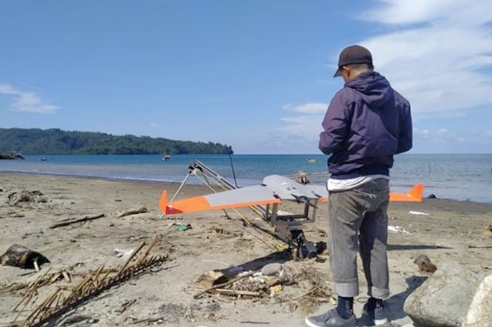  Drone Fixed Wing siap diterbangkan dari pinggir pantai 