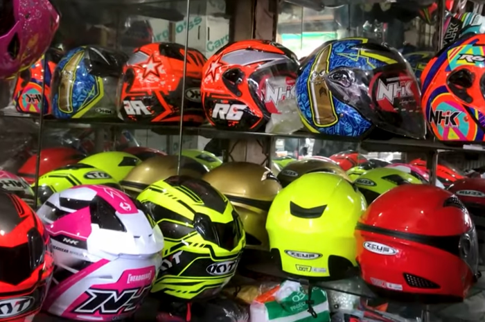 Ilustrasi Helm half face. Ini dia plus dan minus pakai helm ini saat riding di motor.
