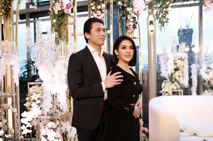  Syahrini dan Reino Barack
