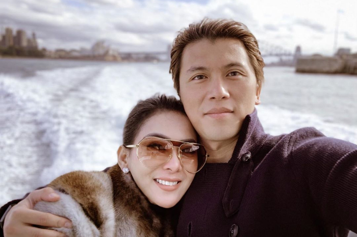 Syahrini dan Reino Barack