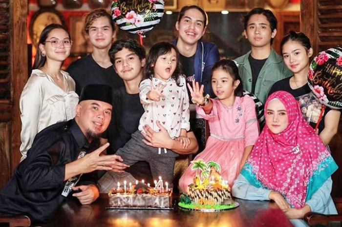 Keluarga Ahmad Dhani dan Mulan Jameela