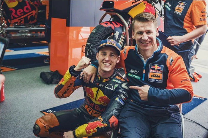 Direktur Motorsport KTM, Pit Beirer tegaskan bahwa dirinya masih akan berteman dengan Pol Espargaro meski sudah tidak di timnya lagi.