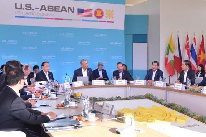 Contoh dan bentuk kerja sama ASEAN di bidang ekonomi.