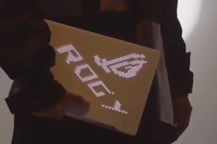 Tampilan AniMe Matrix yang hadir pada perangkat Asus ROG Zephyrus G14 Series saat launching pada hari Selasa (30/6).