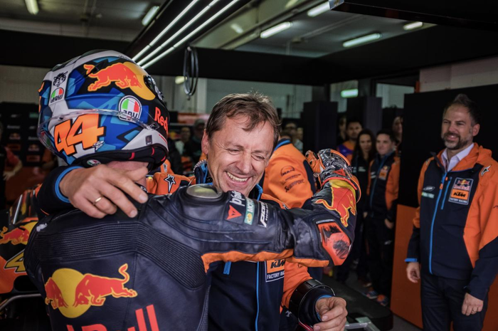 Kabar kepergian pembalap Pol Espargaro ke Repsol Honda, menjadi pukulan telak bagi tim KTM di MotoGP. 