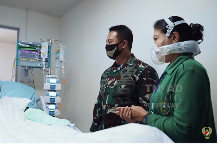 KSAD Jenderal TNI Andika Perkasa menjenguk Praka Supriyanto