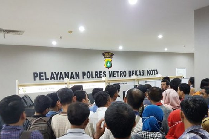 Ilustrasi perpanjang SIM di Mal Pelayanan Publik Kota Bekasi sebelum pandemi corona.