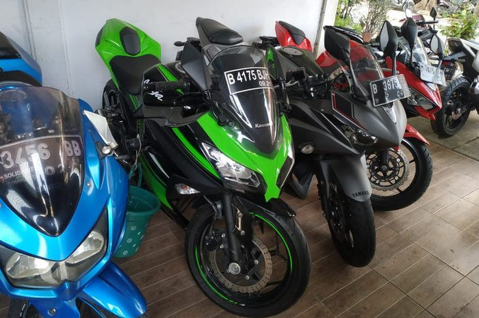 Motor bekas 250 cc Ninja 250 karbu tidak sampai Rp 20 juta 