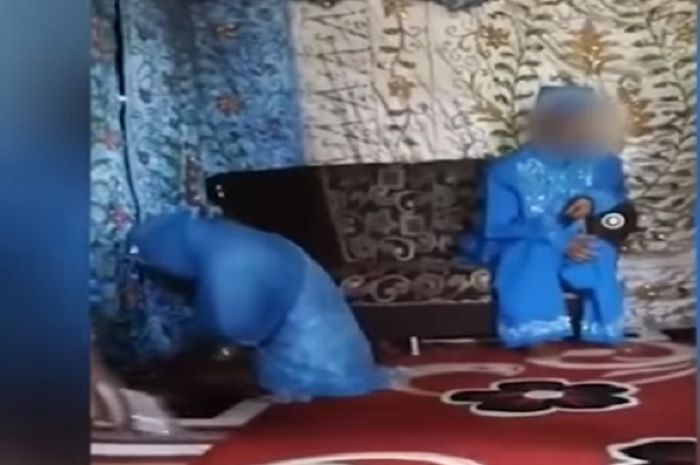Momen kala sang pengantin wanita nangis meraung-raung di pelaminan