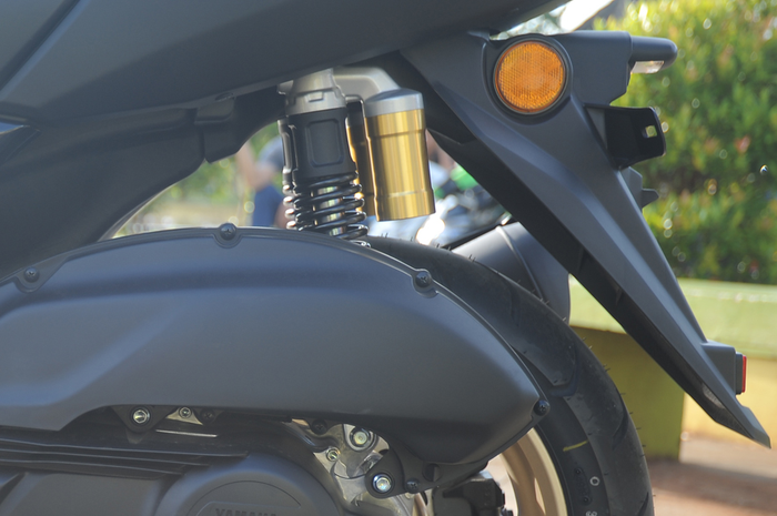 Sokbreker belakang All New NMAX 2020 lebih pendek dari versi sebelumnya
