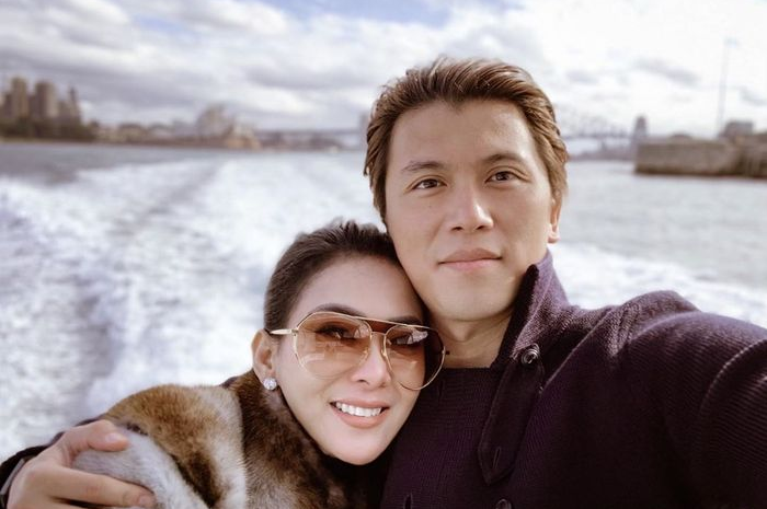 Syahrini dan Reino Barack