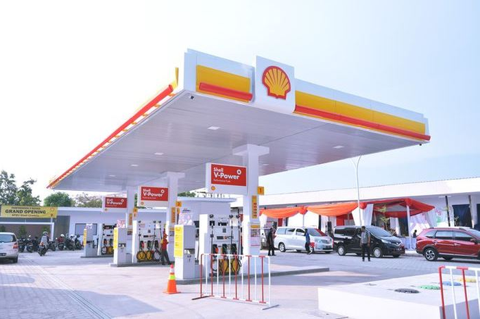 Ilustrasi SPBU Shell. Harga bensin Shell Februari 2022 naik sampai segini.