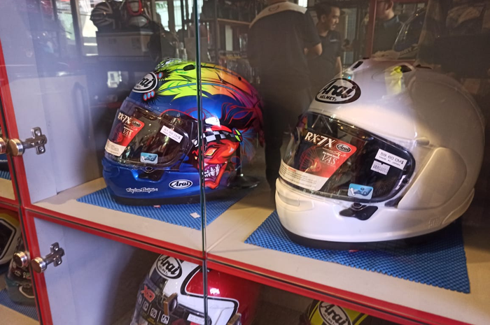 Ilustrasi helm Arai. Suka koleksi helm, simak trik menyimpan helm yang jarang dipakai.
