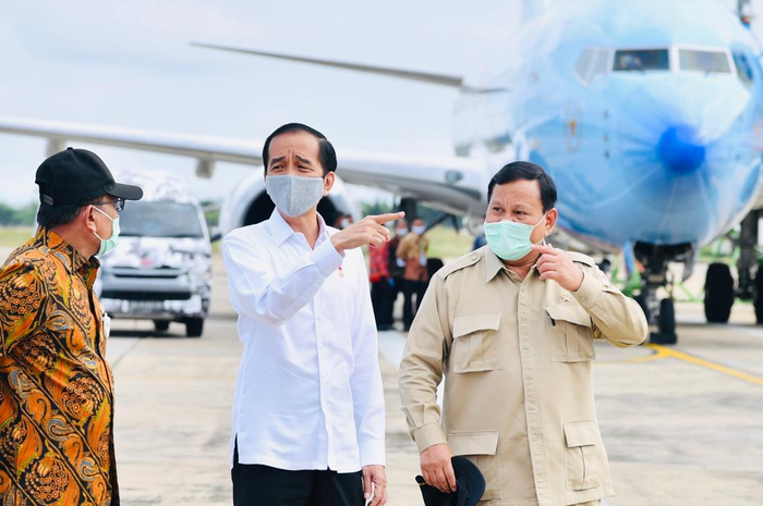 Presiden Tinjau Food Estate di Kalteng saat unjuk rasa UU Cipta Kerja bersama Menhan Prabowo Subianto