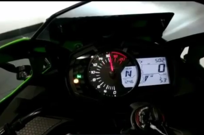 Raungan Mesin Kawasaki Ninja 250 4 Silinder Bocor, Merdu di Rpm Tinggi!