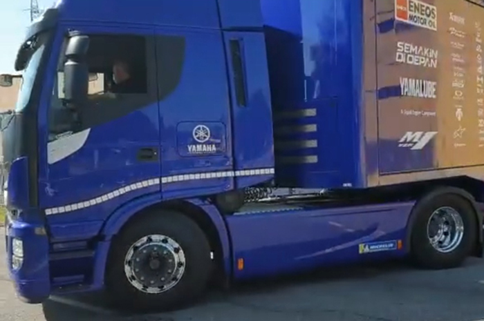 Truk kontainer tim Monster Energy Yamaha MotoGP siap menuju sirkuit Jerez menghadapi jadwal MotoGP 2020 berangkat di Italia. Sama halnya dengan tim Aprilia Racing Team Gresini yang juga sudah jalan menuju Jerez