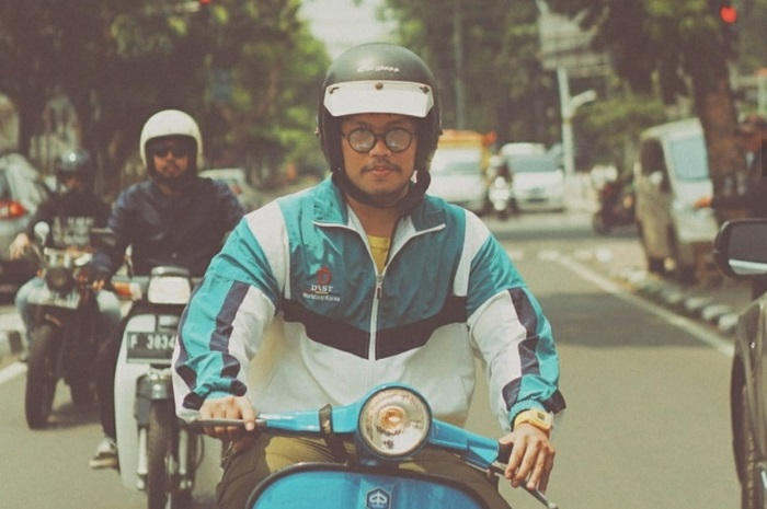Anak Vespa mau keren gak perlu mahal, jaket vintage di thrift shop bisa jadi solusi