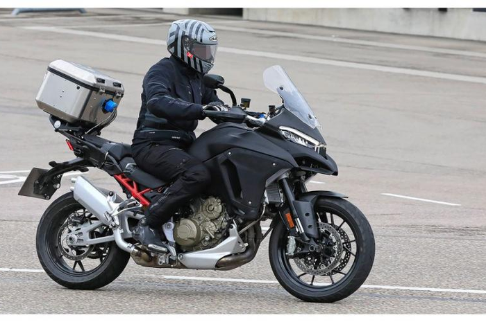 Spy shot Ducati Multistrada V4 dites di jalan