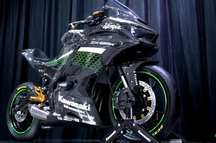Kawasaki Ninja 250 4 Silinder ZX-25R versi custom